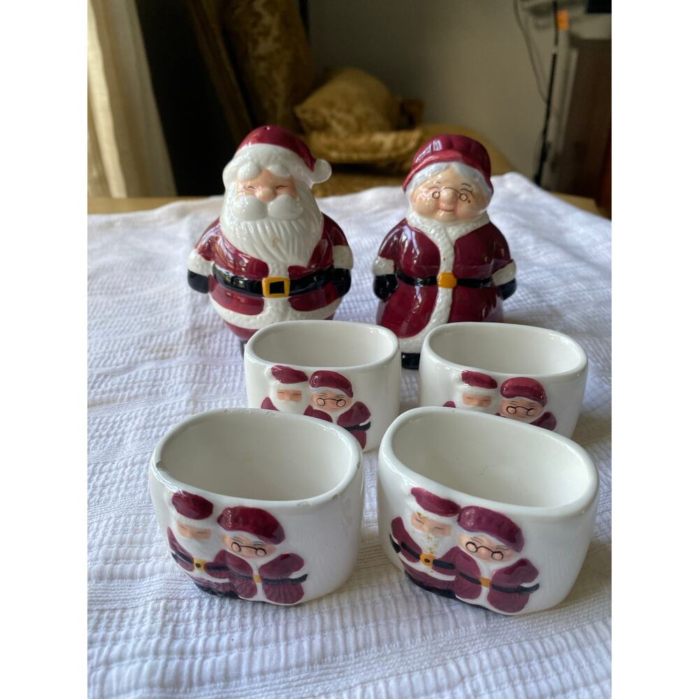 Publix Season's  napkin rings Christmas set salt and pepper hand painted Santa